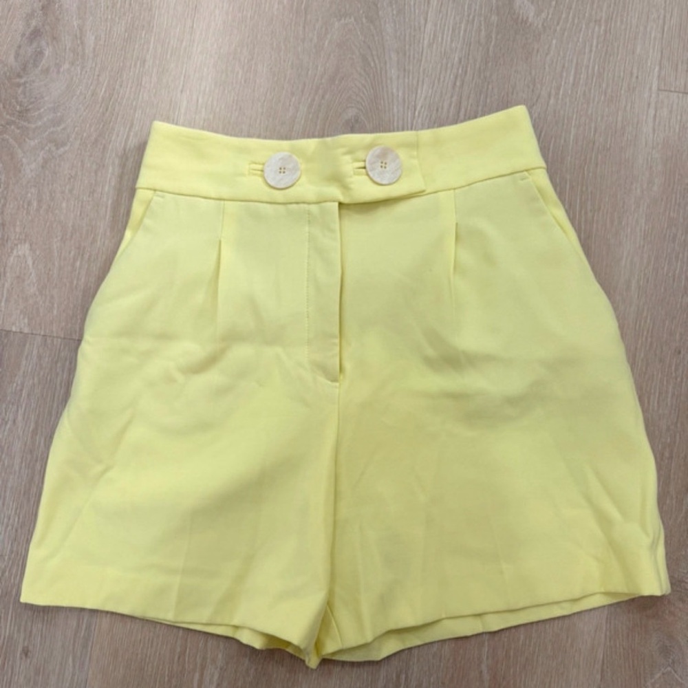 Zara High-Waist Shorts✨(It runs big, just like a Medium) 🤩